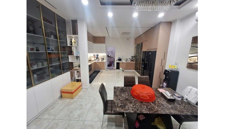 Căn Gốc 4 Tầng Mặt Tiền 90m2 Gần Hoàng Diệu 2, Linh Trung, Thủ Đức